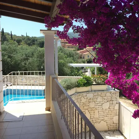 Petrino - Flat Location Within Kassiopi. Sleeps 8