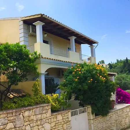 Villa Petrino - Flat Location Within Kassiopi. Sleeps 8