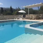 Petrino - Flat Location Within Kassiopi. Sleeps 8 Villa