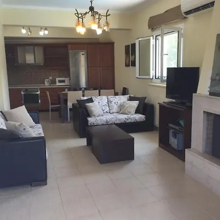 Petrino - Flat Location Within Kassiopi. Sleeps 8 *