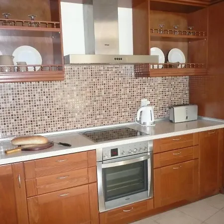 Villa Petrino - Flat Location Within Kassiopi. Sleeps 8 Kassiopi
