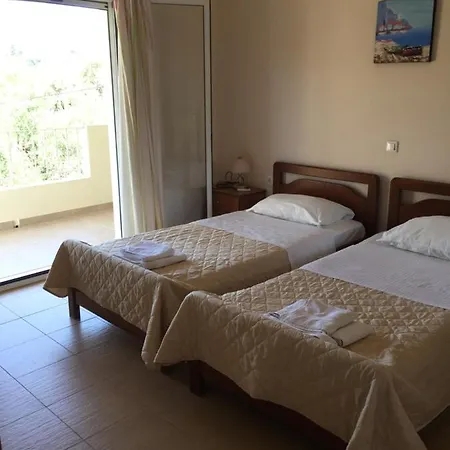 Villa Petrino - Flat Location Within Kassiopi. Sleeps 8