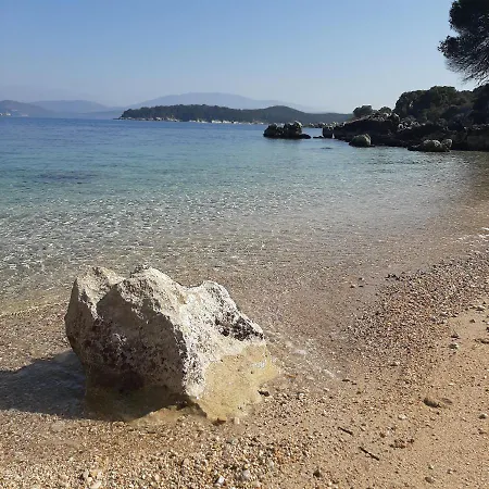Villa Petrino - Flat Location Within Kassiopi. Sleeps 8 *