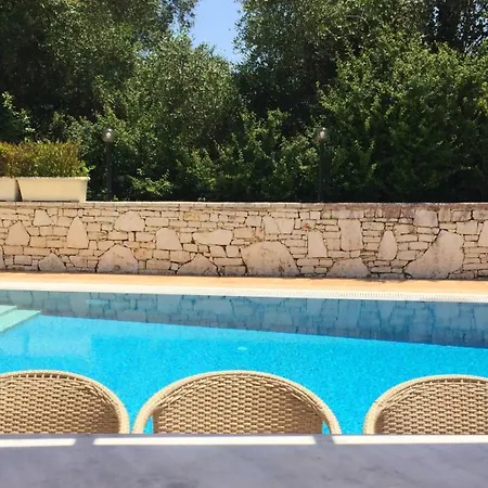 Petrino - Flat Location Within Kassiopi. Sleeps 8 Villa