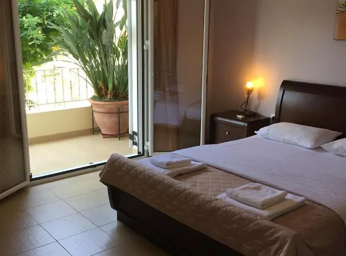 Petrino - Flat Location Within Kassiopi. Sleeps 8 Villa Kassiopi