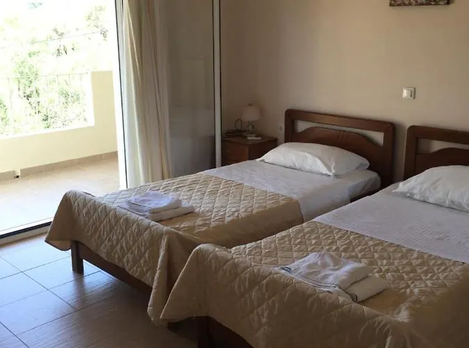 Villa Petrino - Flat Location Within Kassiopi. Sleeps 8