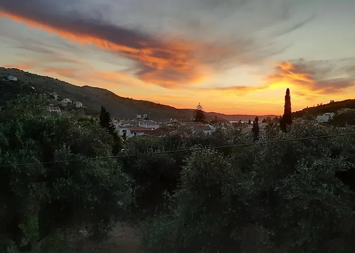 Petrino - Flat Location Within Kassiopi. Sleeps 8 Kassiopi