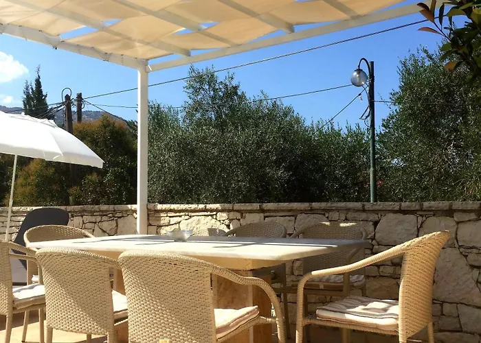 Villa Petrino - Flat Location Within Kassiopi. Sleeps 8 Kassiopi