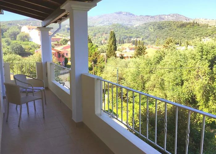 Petrino - Flat Location Within Kassiopi. Sleeps 8 Villa