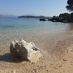 Villa Petrino - Flat Location Within Kassiopi. Sleeps 8 *