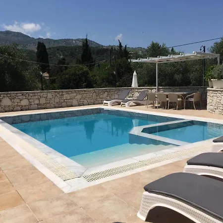 Petrino - Flat Location Within Kassiopi. Sleeps 8 Кассиопи