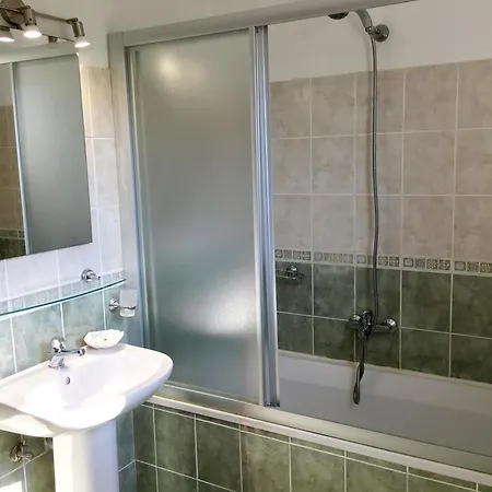 Petrino - Flat Location Within Kassiopi. Sleeps 8 Вилла