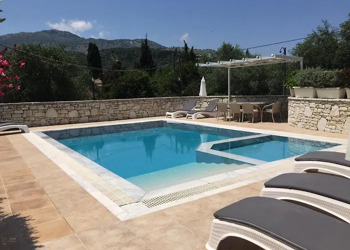 Petrino - Flat Location Within Kassiopi. Sleeps 8 Kassiopi