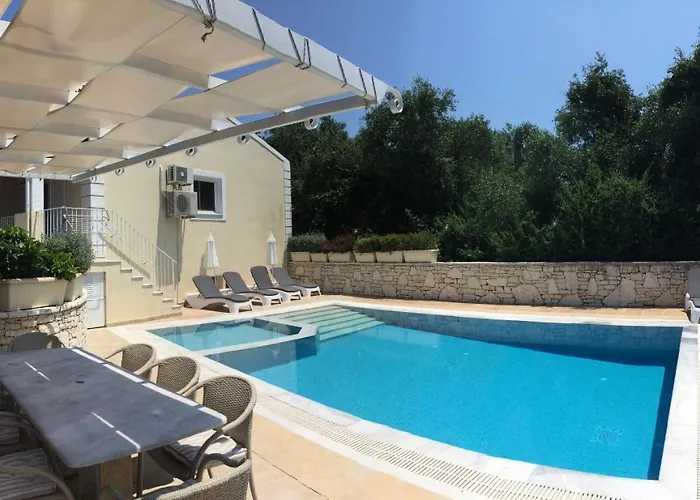 Petrino - Flat Location Within Kassiopi. Sleeps 8 Villa Kassiopi