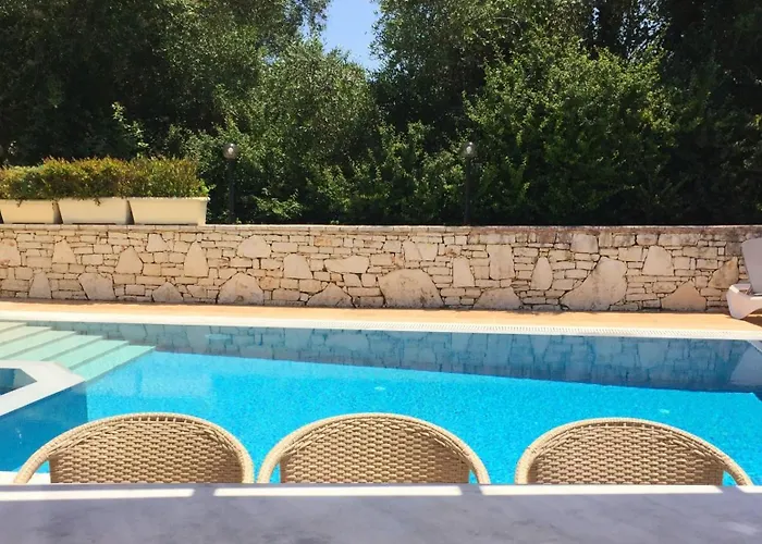 Petrino - Flat Location Within Kassiopi. Sleeps 8 Villa